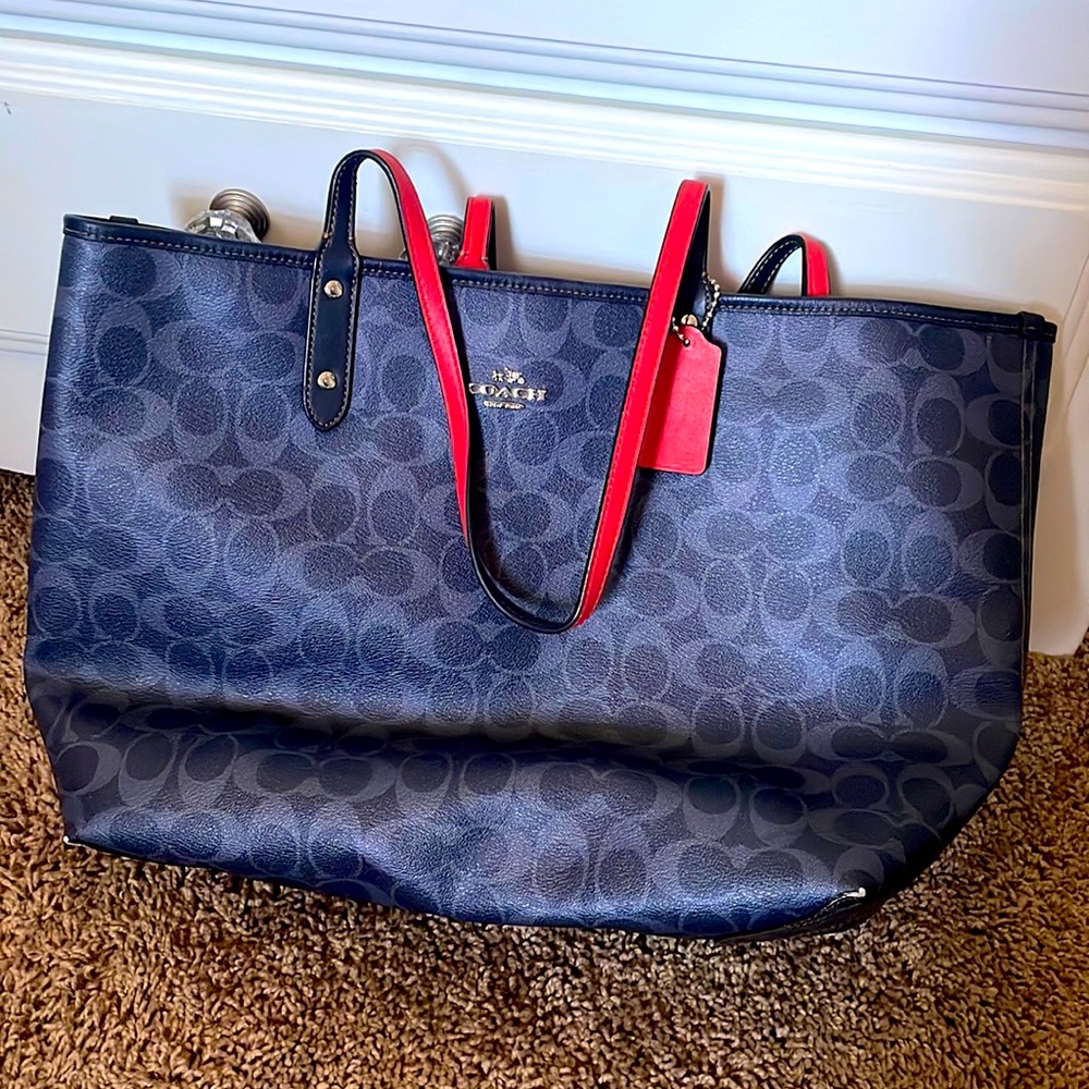 Authentic Coach Purse. Purse is reversible.